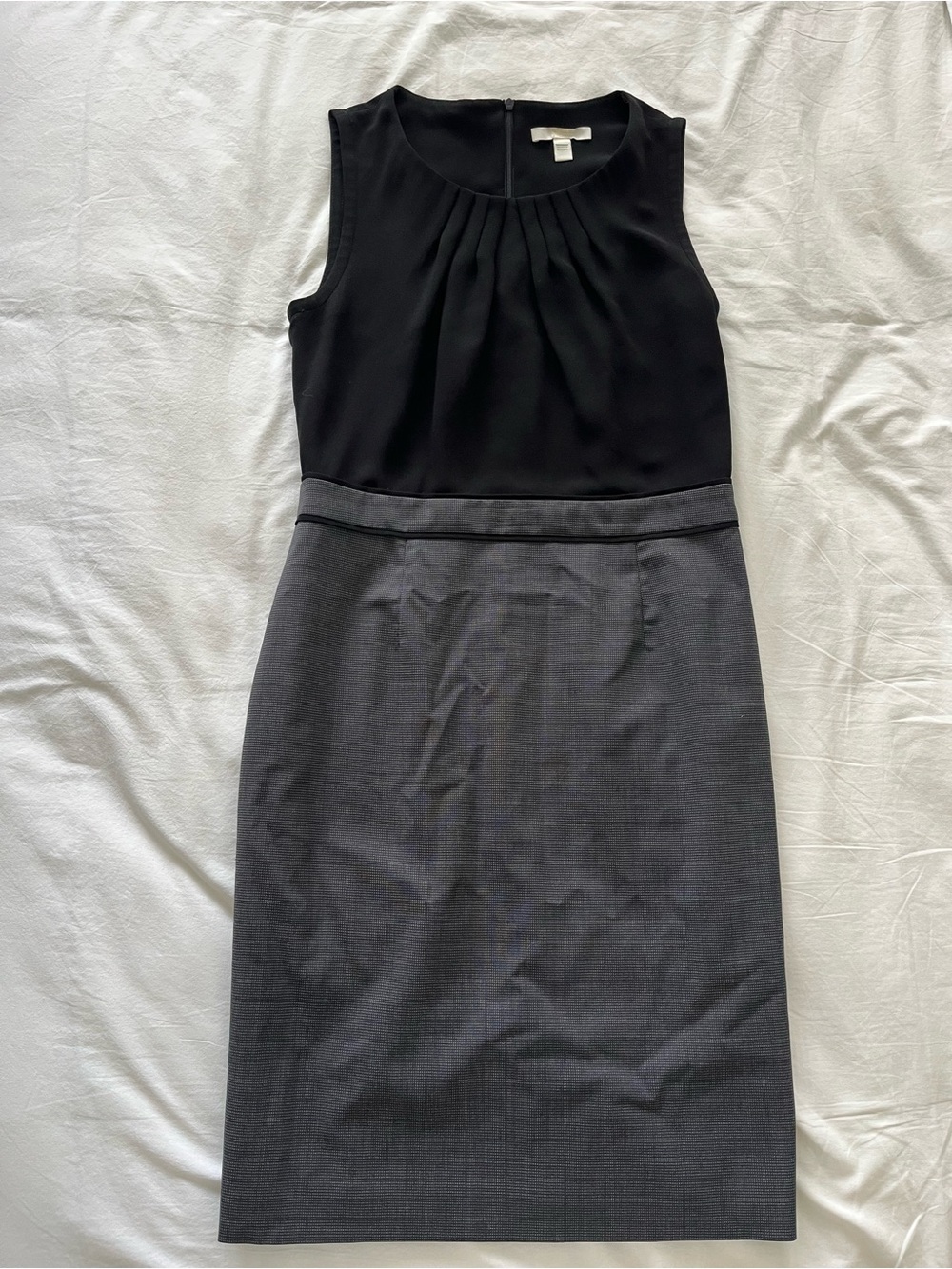 Hugo Boss Black and Gray Sleeveless Midi Sheath Dress
